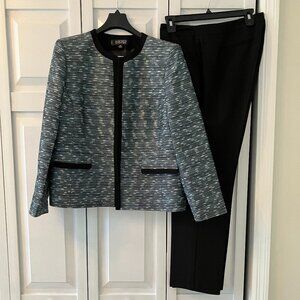 Kasper pant Suit Size 12P.